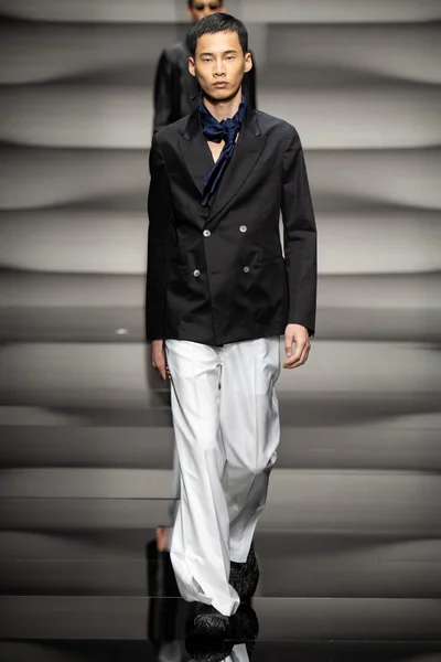Look 32